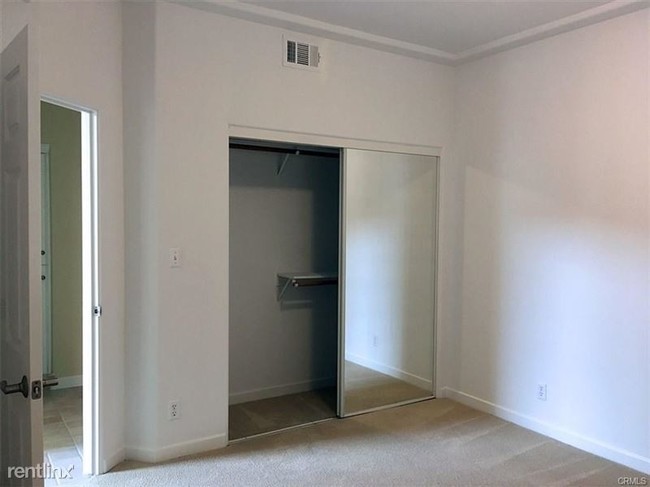 Building Photo - 124 S Irena Ave