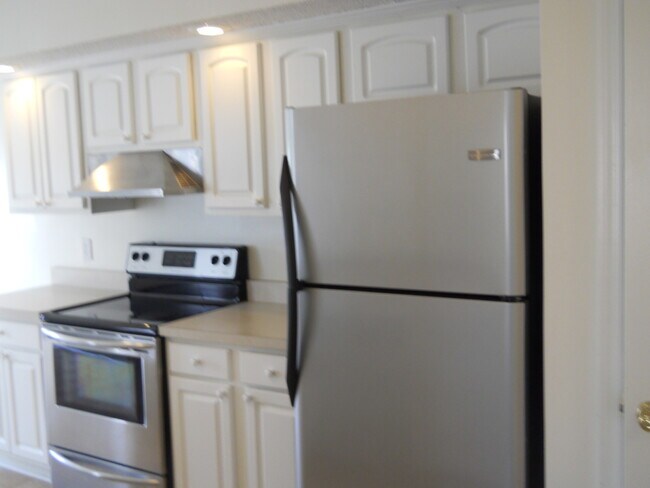 Foto del edificio - 911 Jasmine Dr