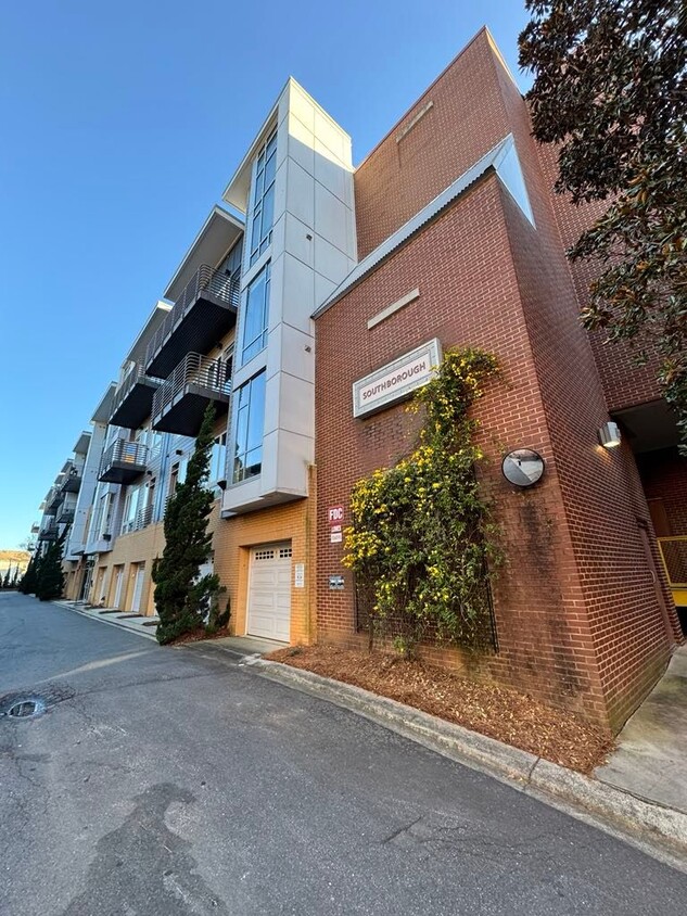 Building Photo - 300 Magnolia Ave