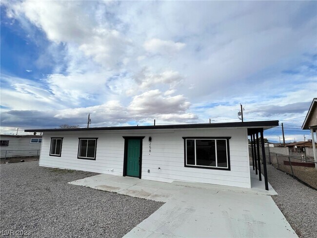 Foto del edificio - 258 W Basic Rd