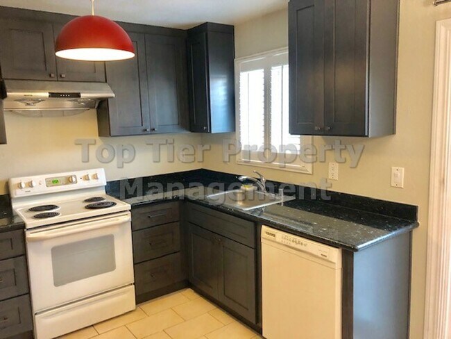 Foto del edificio - 2bd/1.5ba, 1,112 sf Concord Townhome available for Lease