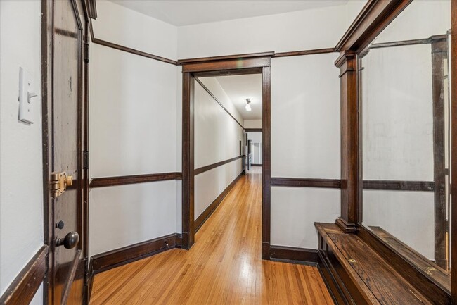 Foto del edificio - 5902 W Midway Park