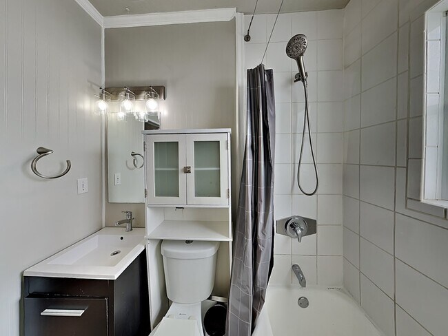 Foto del edificio - 1518 Pinewood Dr