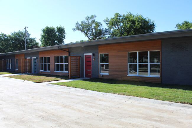 Building Photo - 209 N Park Ave