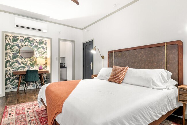 Interior Photo - The Commodore