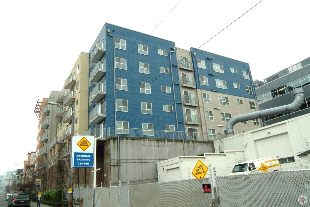 Building Photo - Pete Gross House Apartments