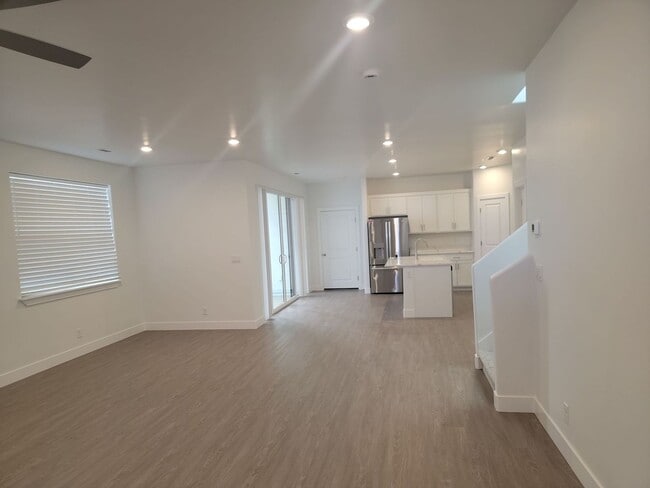 Building Photo - Live in the Desirable Desert Color Community!