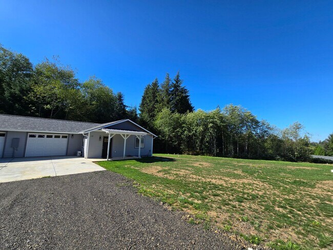 Building Photo - 13-15 Brenton Ln