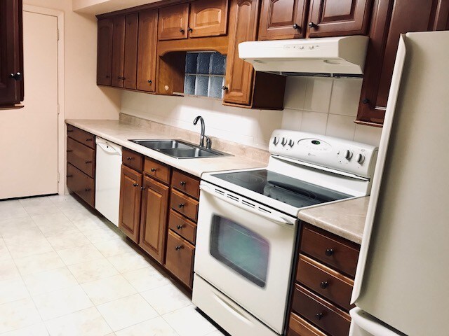 Primary Photo - 206 E Adams St