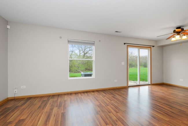 Foto del edificio - 25273 Faraday Rd