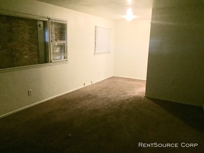 Building Photo - 2 Bedroom / 1 Bathroom for Rent in Lancaster