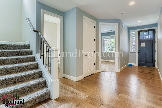Building Photo - **NEW LOWER RENT + $200 OFF YOUR FIRST FUL...