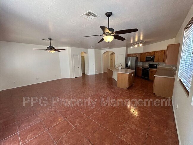 Foto del edificio - 12407 N 149th Dr
