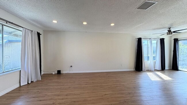 Foto del edificio - 7920 Temecula Pl