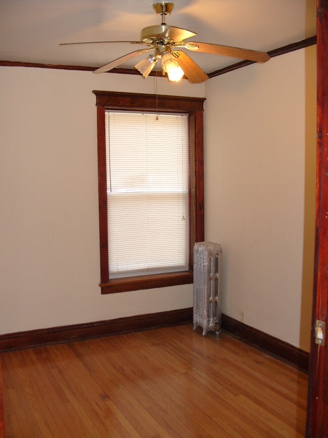 Building Photo - 6839 S East End Ave