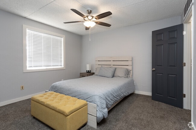 1BR, 1BA - 525 SF - Bedroom - Waters Edge Apartments