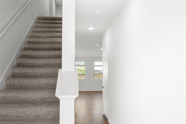 Building Photo - 206 Jackson St