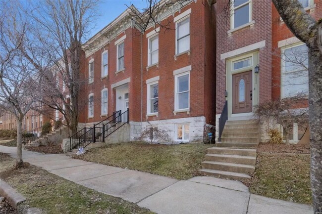 Building Photo - 2348 Rutger St