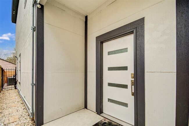 Foto del edificio - 7803 Tierwester St