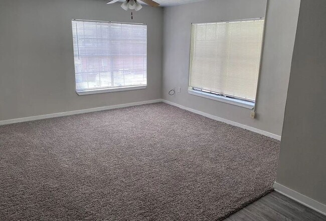 Foto del edificio - 106 Waverly Dr