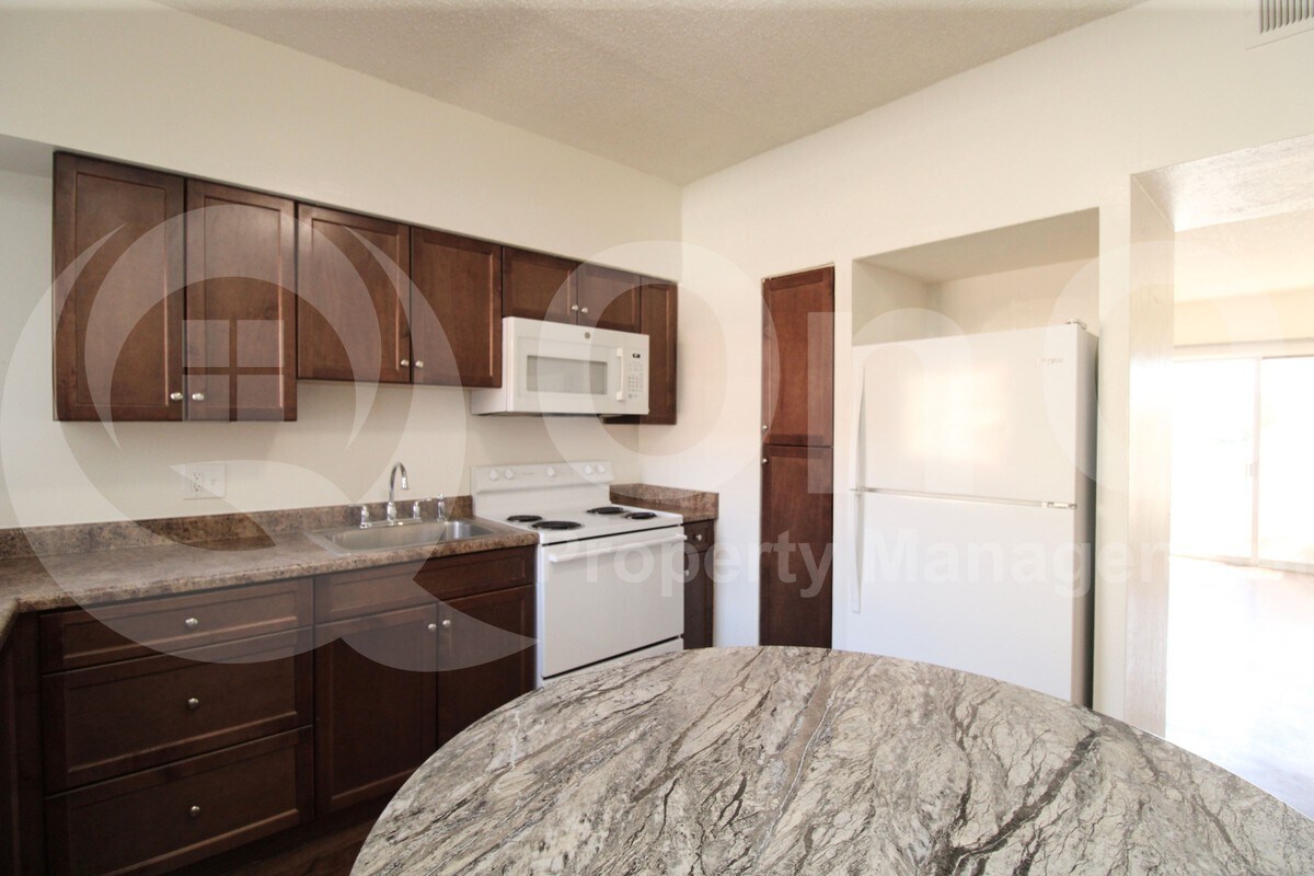 Foto principal - 351 E Thomas Rd