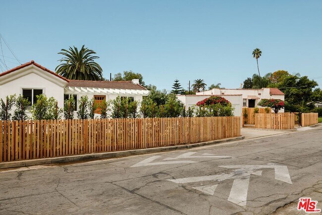 Foto del edificio - 784 Elmira St