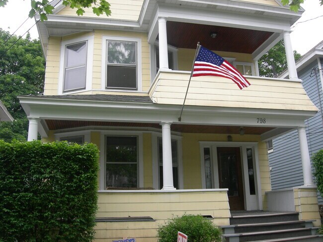 Street View 1 - 798 Park Ave