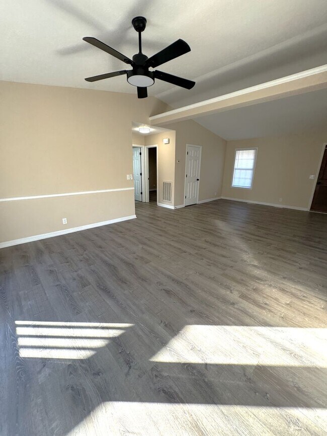 Foto del edificio - NEW PRICE!  Move-In Ready 3 Bedroom 2 Bath Home in Antioch!