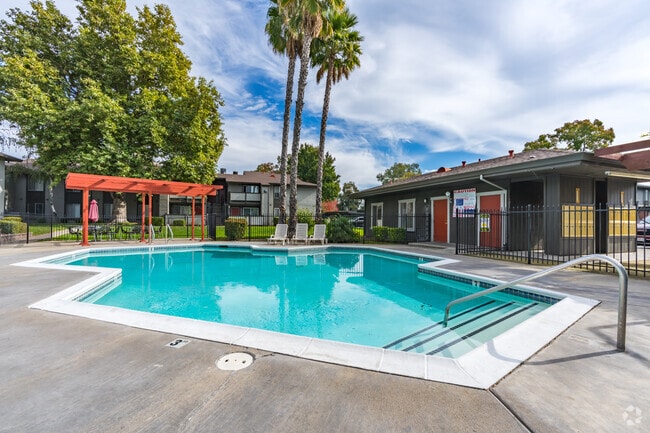 Building Photo - The Meridian