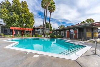 Building Photo - The Meridian