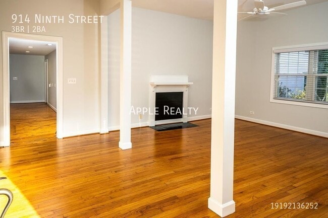 Building Photo - 914 9th St - Available Mid July