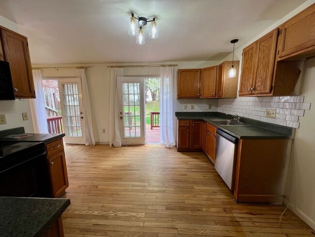 Building Photo - Townhome in a Great Community! 3bd/2.5ba