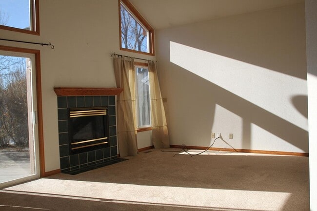 Building Photo - 2936 Indigo Cir N