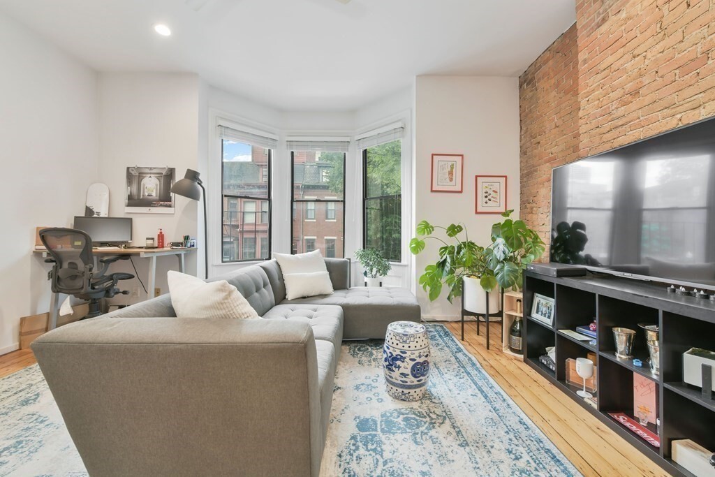 Primary Photo - 70 Appleton St