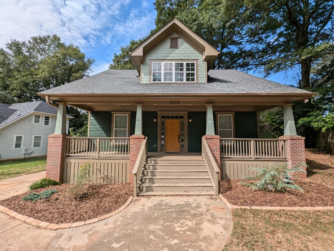 Foto principal - 3265 College St