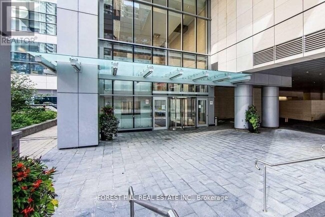 Photo du bâtiment - 386-1386 Yonge St