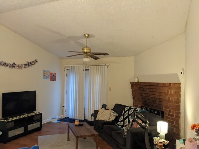Building Photo - 211/213 Windy Hill Way