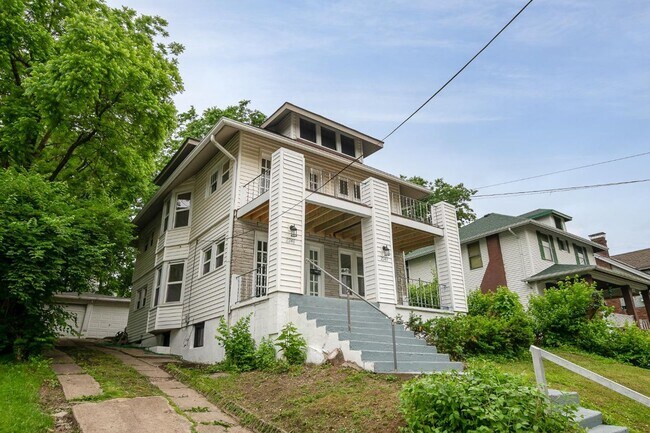 Photo - NORWOOD DUPLEX: 2 bed, 1 bath 1st Floor Un... House