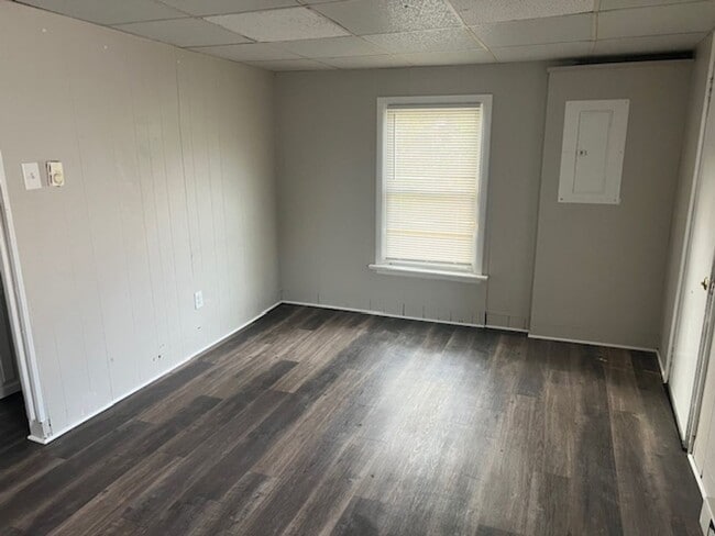 Building Photo - 2533 Penbrook Ave