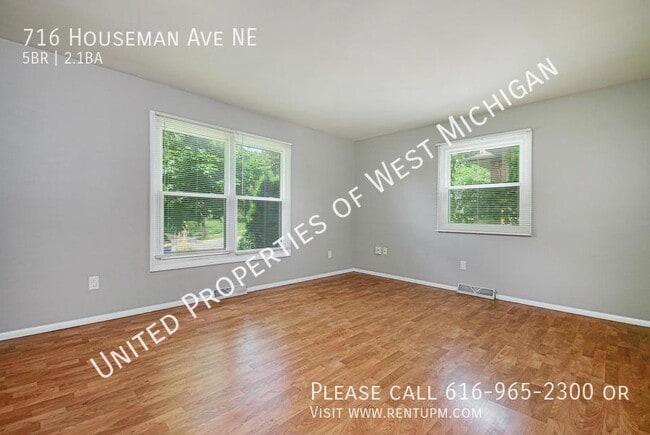 Building Photo - Available Now | 5 Bedroom, 2.5 Bath Single...
