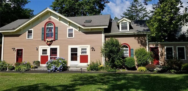 Foto del edificio - 97 Narragansett Ave