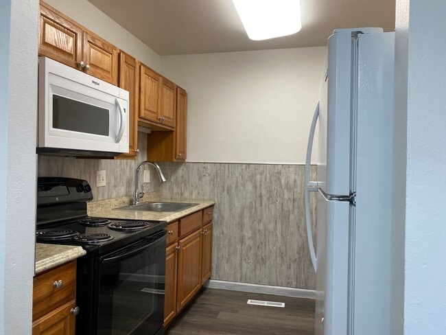 Building Photo - 513 W 5th St