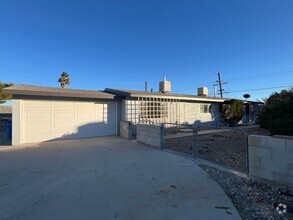 Building Photo - 1020-1022 E Navajo St