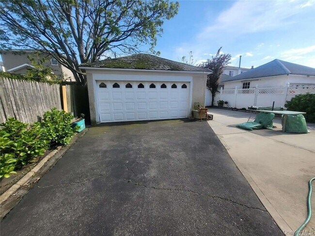 Foto del edificio - 69-35 Hessler Ave