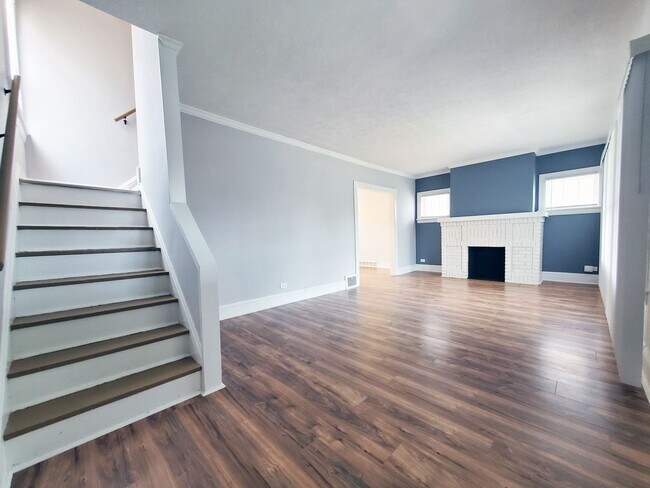 Foto del edificio - 3 Bed - 1 Bath Colonial for Rent | Newly Renovated!