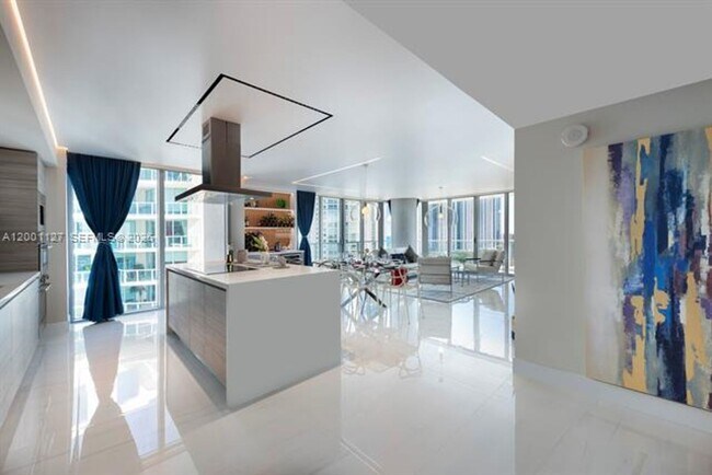 Foto del edificio - 300 Sunny Isles Blvd