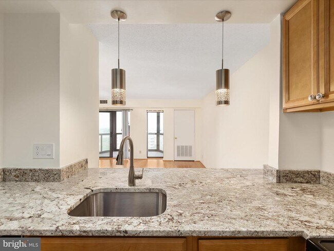 Building Photo - 900 N Stafford St