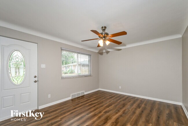 Foto del edificio - 10023 Luna Ave