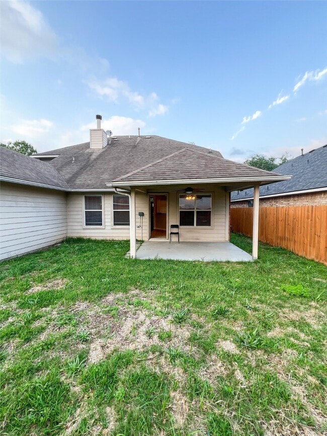 Foto del edificio - 5018 Juniper Walk Ln