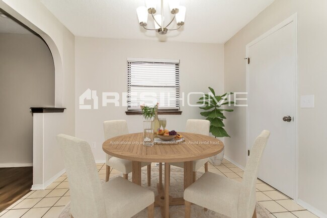 Foto del edificio - 5005 Oak Manor Dr